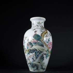 An Exquisite Famille-Rose Flower and Bird Pattern with poem Vase