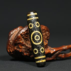 An Exquisite Agate Dzi Bead Pendant