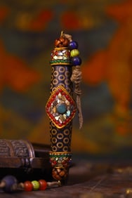 An Exquisite Agate Inlaid Gems Ornament