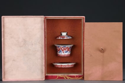 An Exquisite Blue and White Iron-Red Seawater Pattern Dragon Pattern Bowl