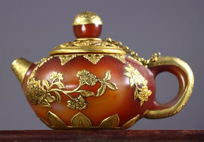 An Exquisite Agate Cover with Gold Flower Pattern Teapot