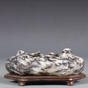 A Exquisite White Jade Auspicious Beast Pattern Brush Washer