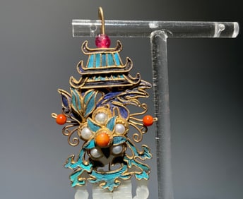 An Exquisite Gilt Silver Inlaid Gems Earrings