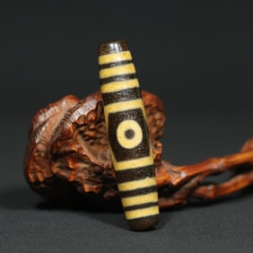 An Exquisite Agate Dzi Bead Pendant