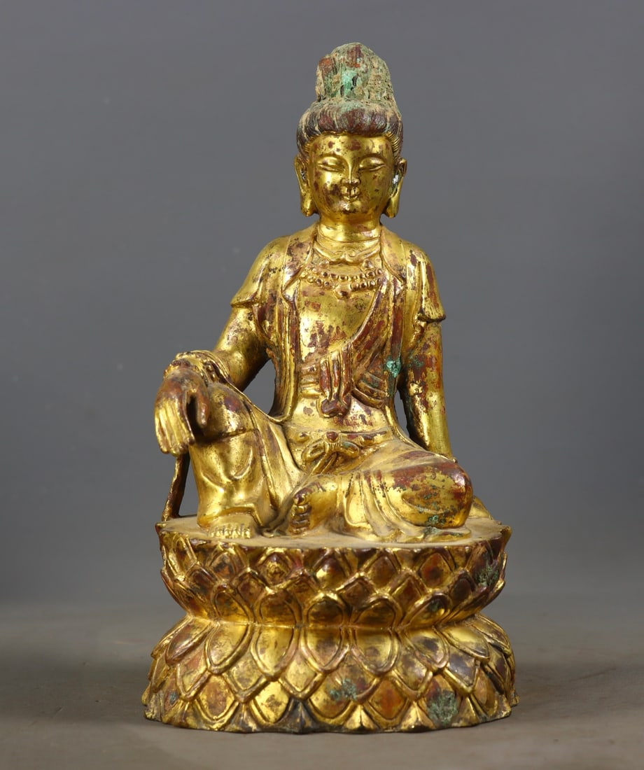 An Exquisite Gilt Bronze Buddha Statue (1 of 9)