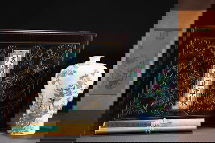 An Exquisite Famille-Rose Painted Gold Flower and Bird Pattern Vase,with Poem,with Vertical Scroll