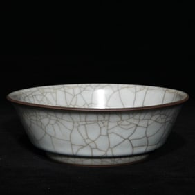 An Exquisite Guan yao Brush Washer
