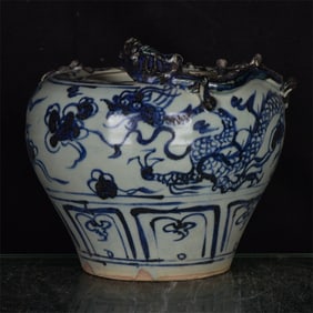An Exquisite Blue and White Dragon Pattern Brush Washer