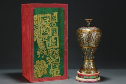 An Archaic Inlaid Gold and Silver Bronze Beast-Face Pattern Vase,Inlaid Gems,with Inscription