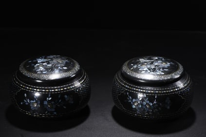 A Pair of Exquisite Carved Lacquer Inlaid Conch Flower and Bird Pattern Weiqi Jars