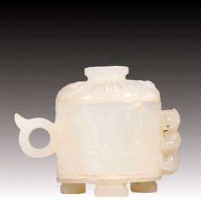 An Exquisite Agate Beast-Face Pattern Tripod Cup