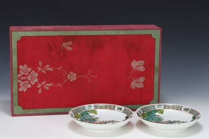 A Pair of Exquisite Wucai Figure and Story Pattern Plates