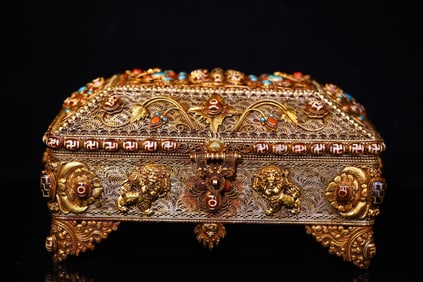 A Rare Silver Cloisonne Inlaid Dzi Bead and Gems Box