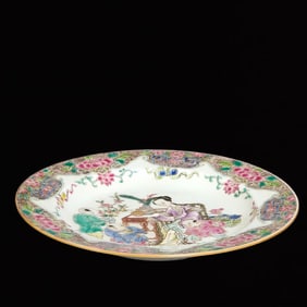 An Exquisite Famille-Rose Figure Pattern Plate