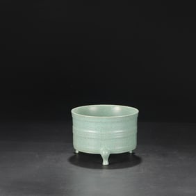 An Exquisite Ru yao Celeste Blue Glazed Tripod Censer