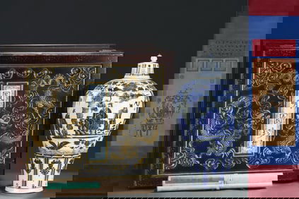 A Huge Blue and White Figure and Story Pattern Bottle,with Vertical Scroll Painting on Silk