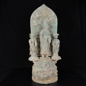 A Solemn Bronze Statue of Sakyamuni