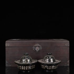 A Pair of Exquisite Jasper Poem with Cover Cups