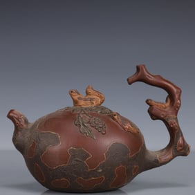 An Exquisite Purple Sands Squirrel and Grapes Pattern Teapot