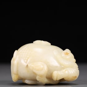 An Exquisite Sapphire Figure Pattern Ornament