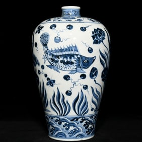 A Huge Blue and White Flower and Fish Pattern Vase