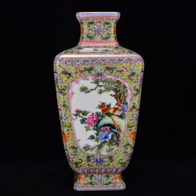 An Exquisite Famille-Rose Flower and Bird Pattern Vase