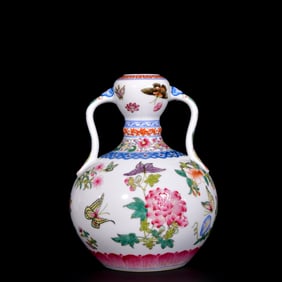 An Exquisite Enamel Flower and Butterfly Pattern Double-Ears Vase