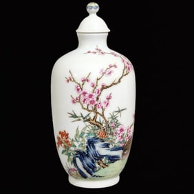 An Exquisite Famille-Rose Flower and Bird Pattern Jar with Cover
