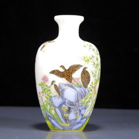 An Exquisite Glass Famille-Rose Flower and Bird Pattern Vase
