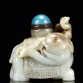 An Exquisite White Jade Figure Elephant-Shaped  Snuff Bottle