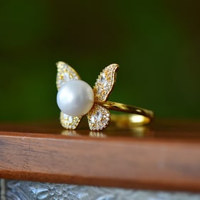 An Exquisite Sterling Silver-Gold Plated Inlaid Pearl Ring,Inlaid Diamond