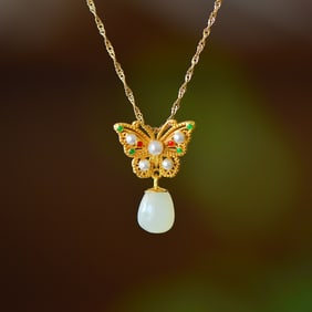 An Exquisite Sterling Silver-Gold Plated Inlaid White Jade Necklace