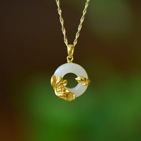 An Exquisite Sterling Silver-Gold Plated Inlaid White Jade Necklace