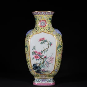An Exquisite Famille-Rose Lotus Pattern Flower Pattern Double-Ears Vase