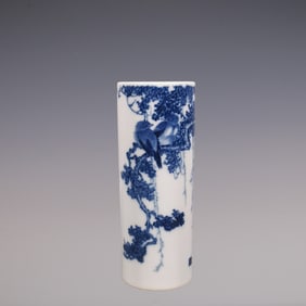 An Exquisite Blue and White Flower and Bird Pattern Brush Pot