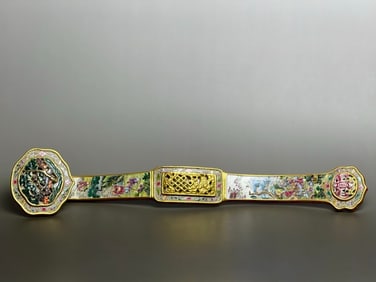 An Exquisite Famille-Rose Painted Gold Lotus Pattern Character and Story Pattern Ruyi