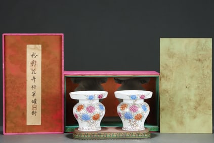 A Pair of Exquisite Famille-Rose Flower Pattern Jar