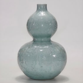 An Exquisite Celadon Glazed Gourd-Shaped Vase