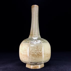 An Exquisite Yue yao Eight Treasures Pattern Vase