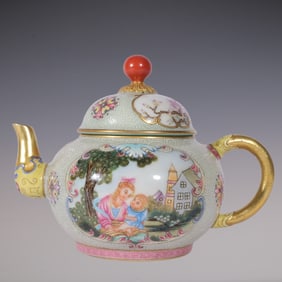An Exquisite Enamel Character and Story Pattern Flower Pattern Teapot
