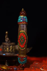 An Exquisite Agate Inlaid Gems Ornament