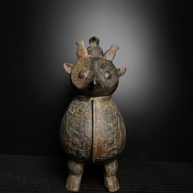 An Exquisite Bronze Bird-Shaped Ewer