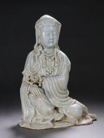 An Exquisite Hutian yao Statue of Avalokitesvara
