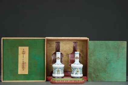 A Pair of Exquisite Doucai Lotus Pattern Vase