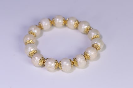 An Exquisite Pearl Bracelets