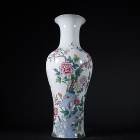 An Exquisite Famille-Rose Flower and Butterfly Pattern Vase