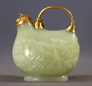 An Exquisite White Jade Cover with Gold Horse Pattern Ewer