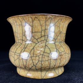 An Exquisite Ge yao Vase