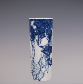 An Exquisite Blue and White Flower and Bird Pattern Brush Pot