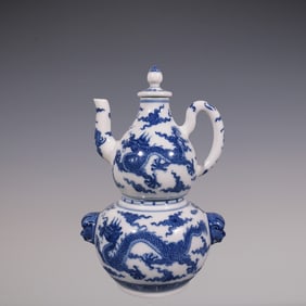 An Exquisite Blue and White Dragon Pattern Ewer